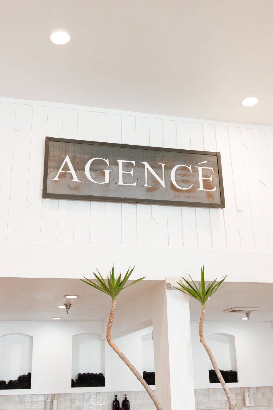 AGENCÉ sign